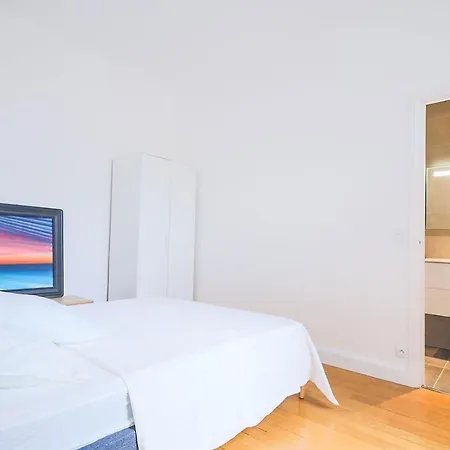 Avenue Des Champs-elysees Apartment Paris