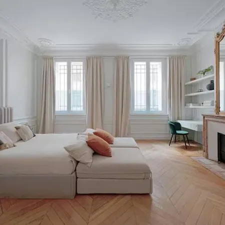 Avenue Des Champs-elysees Apartment